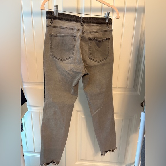 Tractr Blu Gray Jeans with Black Accents - Picture 5 of 5